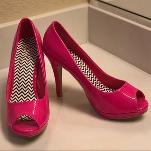 Suzy Shier Hot Pink 4 In. Heels